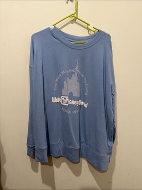 Walt Disney Word light weight crewneck sweatshirt